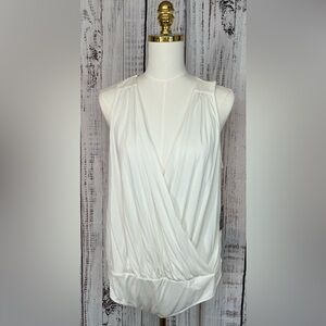 ✨ NWT Express Sleeveless V-Neck Bodysuit Blouse – White | Size XL ✨